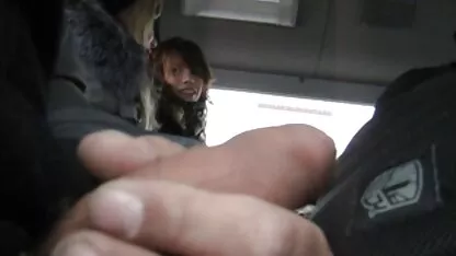 Seksirajad 2 tüdruku koduvideos bussis ja