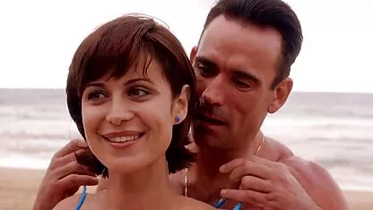 Catherine Bell ja sinised bikiinibeebid