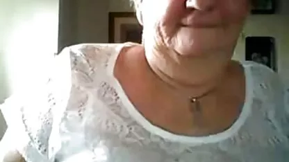 Nägin tüdrukut