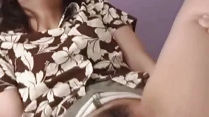 Amatöör Aasia karvane tuss mänguasjad veebikaamera