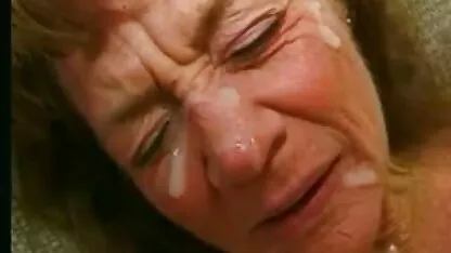Vanaema armastab 4 riista ja palju sperma. Sensuaalne