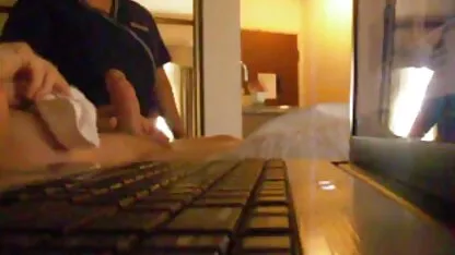 Kelner tuleb Amatöör seks naisega