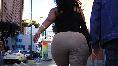 Latina brünett kurat khaki keeles